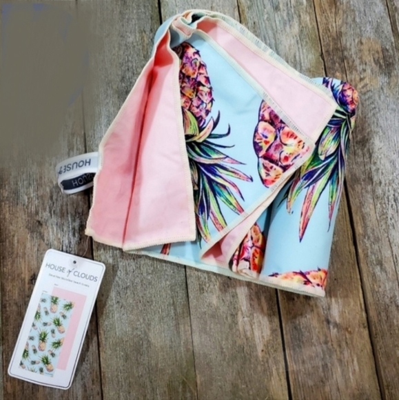 2 House of Cloud Microfiber Beach Towel Quick Dry Sand Free Compact Pineap… - Picture 4 of 7